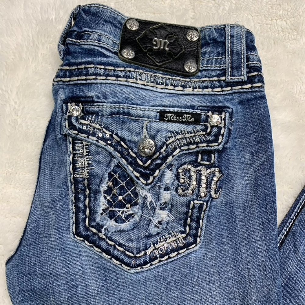 Miss Me Women’s Straight Embroidered Bling Jeans Size 31 x 28.5”